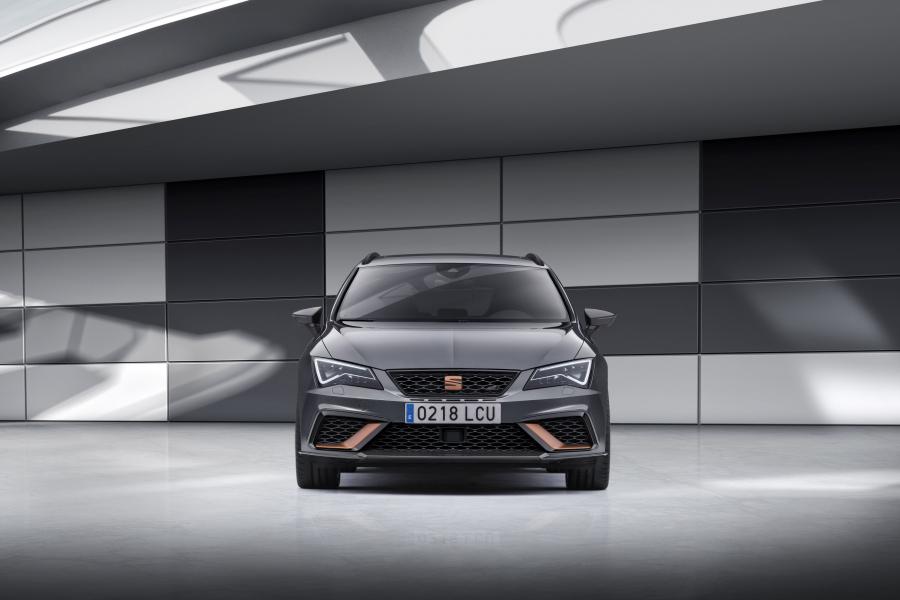  Seat Leon Cupra R ST (5F) 2018 года  (WW) (фото 1 из 40)